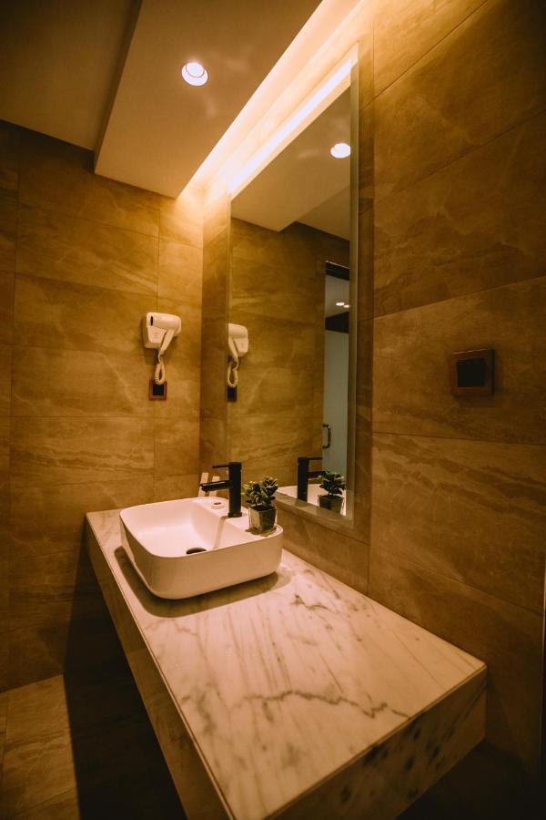 קוואיאן The Maximilian Hotel מראה חיצוני תמונה
